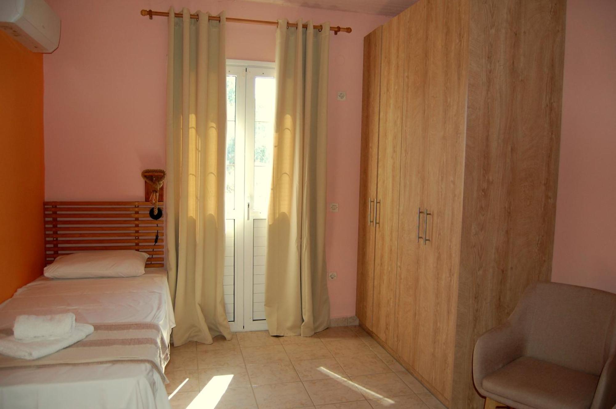 Blue Lagoon Villa Poros  ภายนอก รูปภาพ